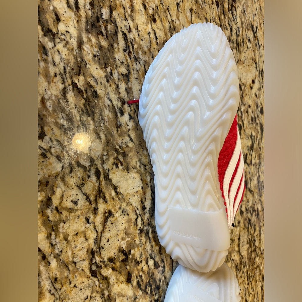 Adidas sobakvo red and white size 7 - Picture 12 of 12